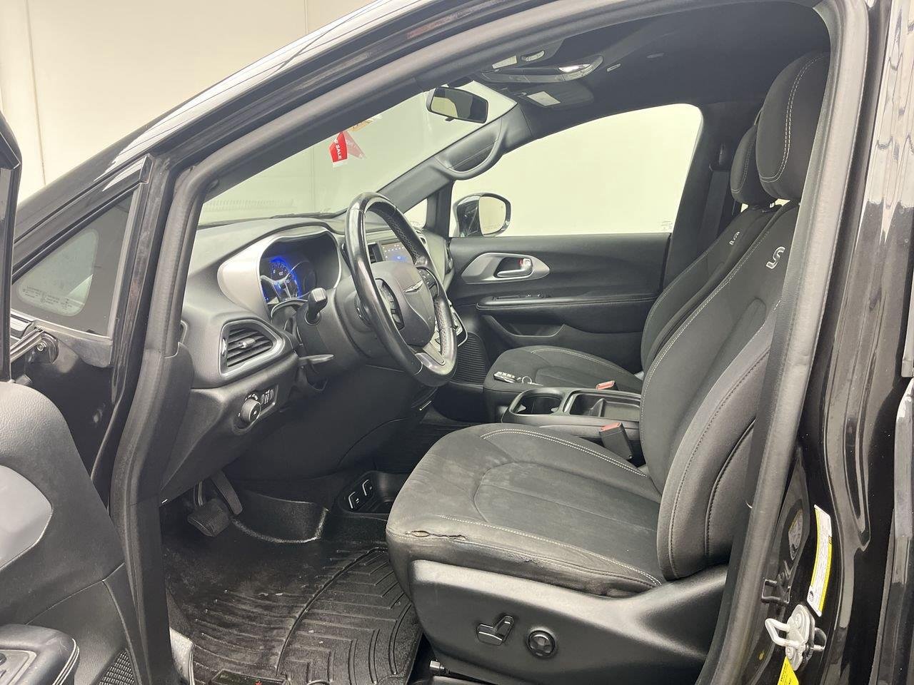 Used 2018 Brilliant Black Crystal Pearlcoat Chrysler Touring Plus image 3