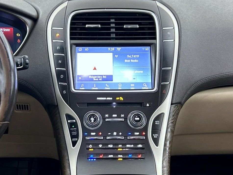 Used 2020 Blue Lincoln Reserve image 12