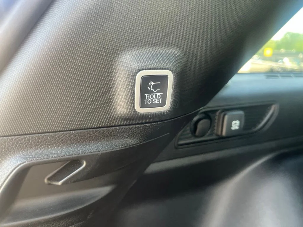 Used 2023 Black Jeep Altitude X image 17