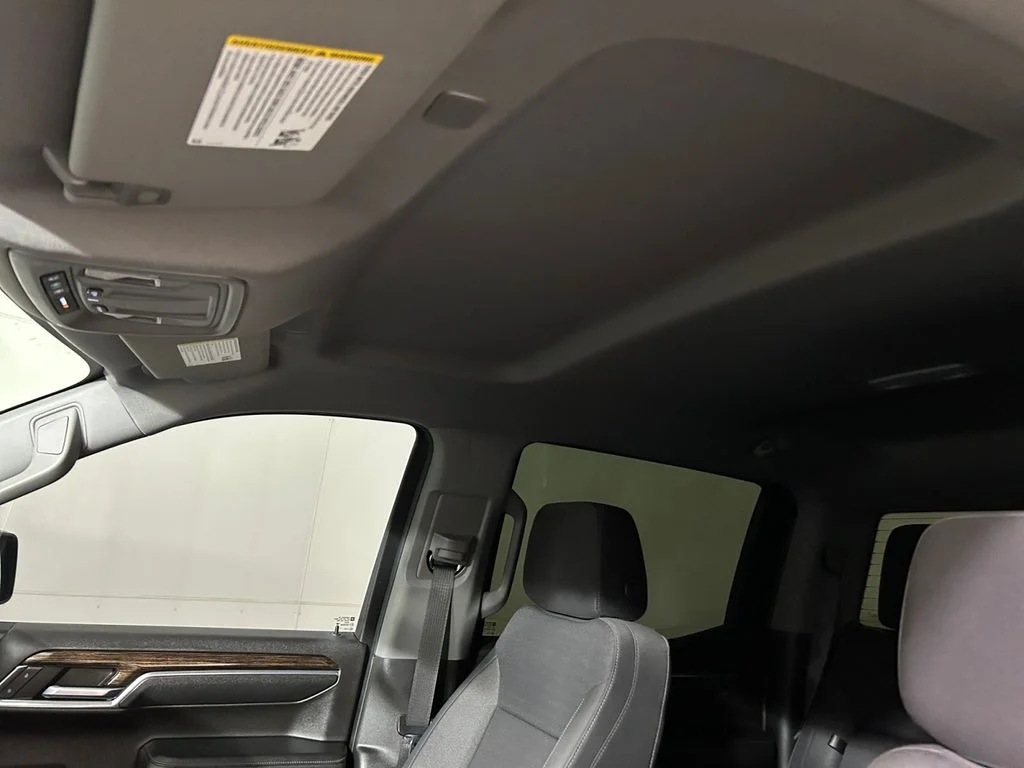 Used 2023 White GMC Elevation image 23