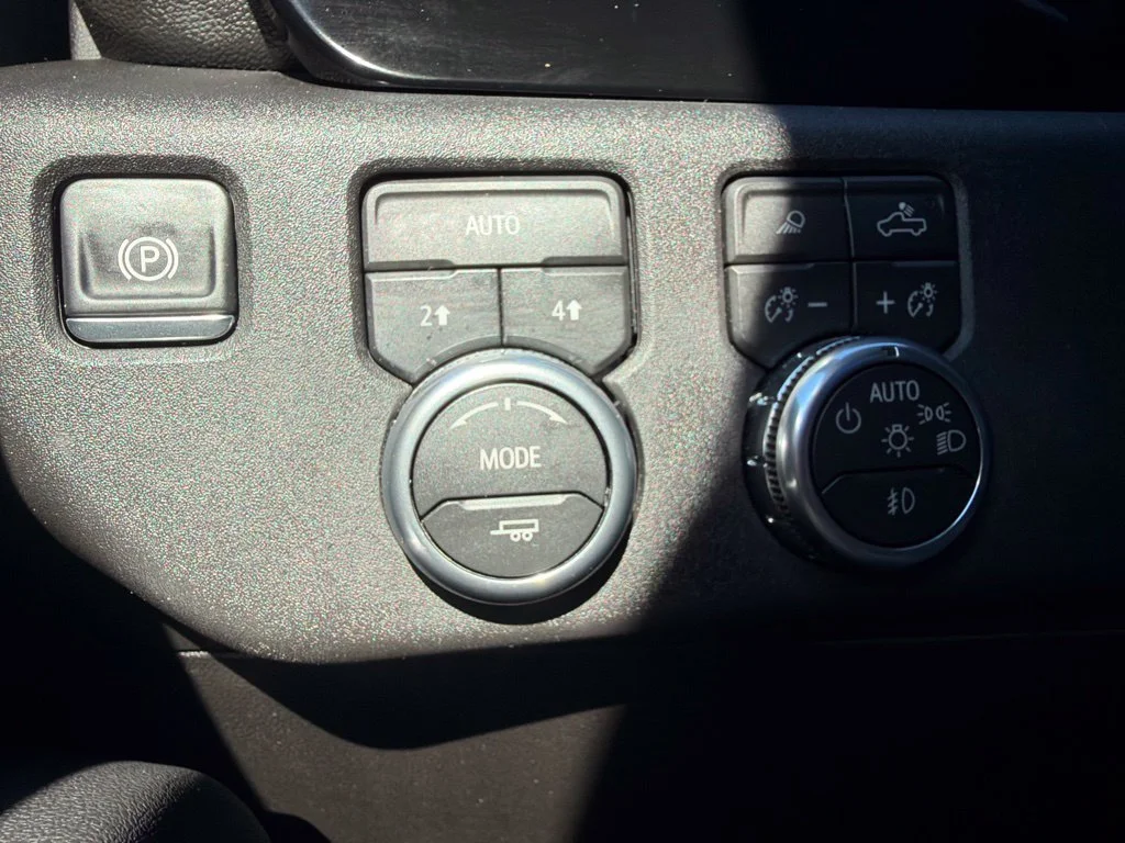 Used 2026 Onyx Black GMC SLT image 25