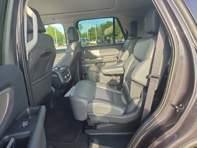 Used 2025 Gray Ford Active image 27