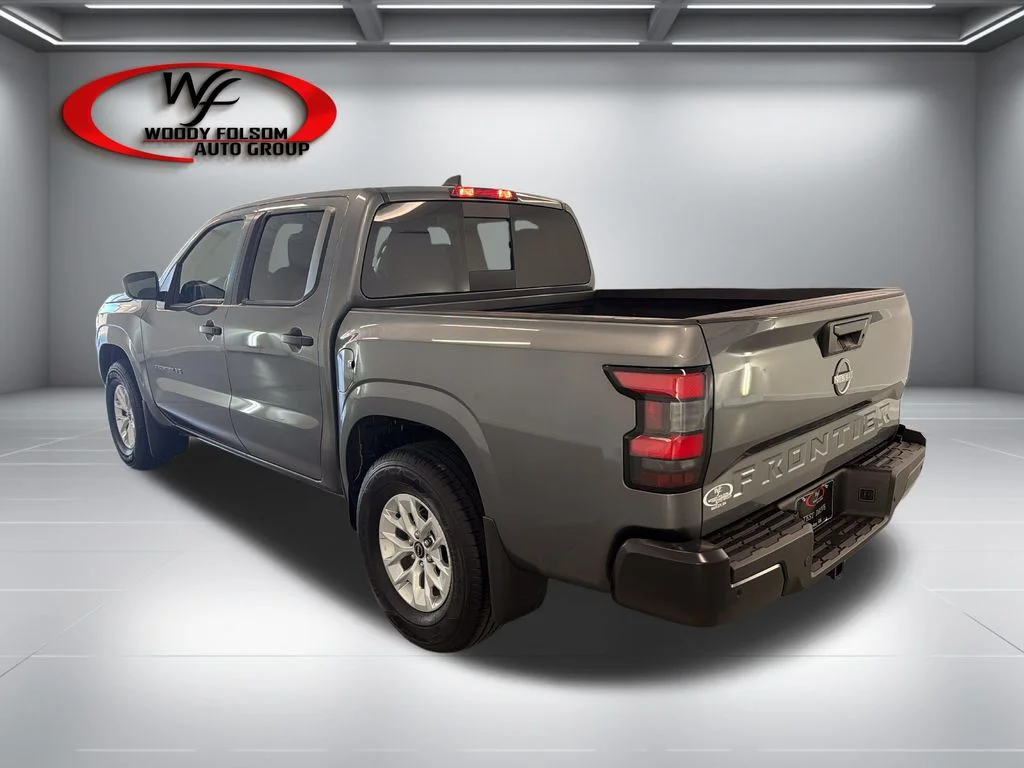 New 2027 Gun Metallic Nissan Crew Cab S image 8