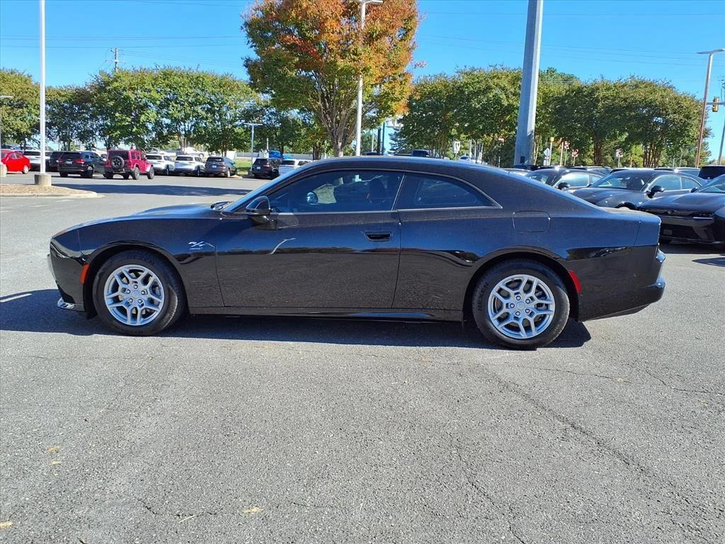 Used 2025 Diamond Black Crystal Pearlcoat Dodge R/T image 15