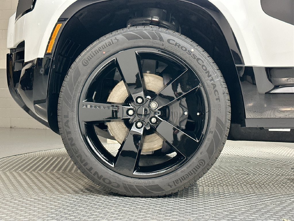New 2026 Fuji White Land Rover X-Dynamic SE image 5
