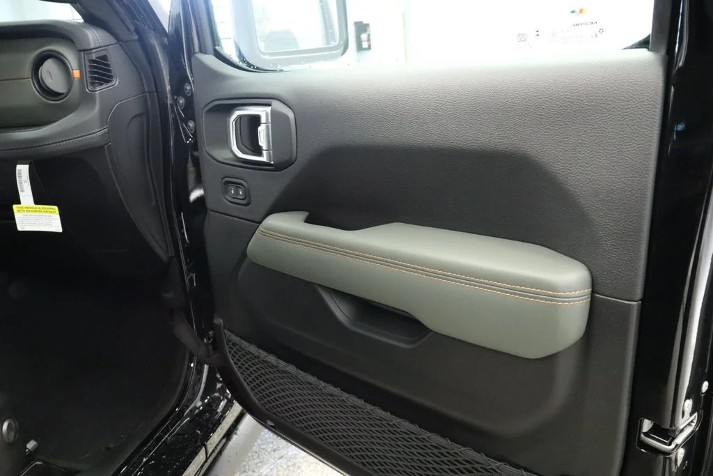 New 2026 Black Clearcoat Jeep Mojave image 26