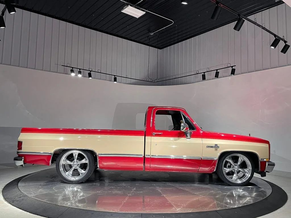 Used 1985  Chevrolet NA image 5