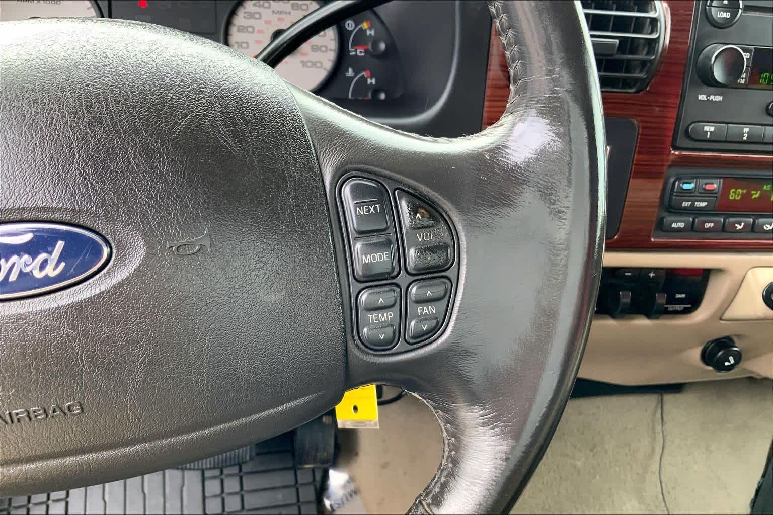 Used 2005 Red Ford Lariat image 23