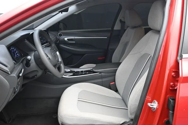 Used 2021 Red Hyundai SE image 6