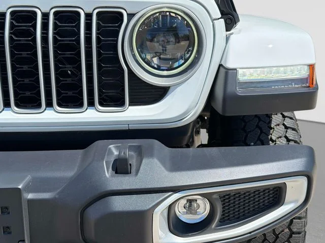 New 2026 Bright White Clear-Coat Exterior Paint Jeep Sahara image 10