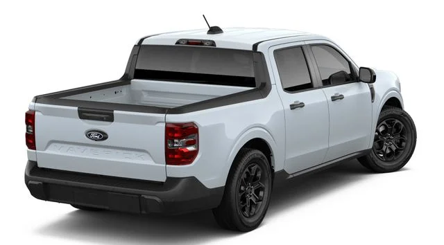 New 2026 Space White Metallic Ford XLT image 3
