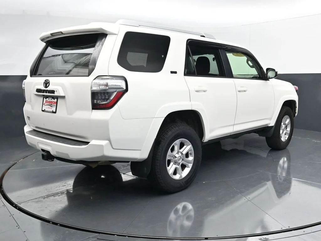 Used 2018 White Toyota SR5 image 7