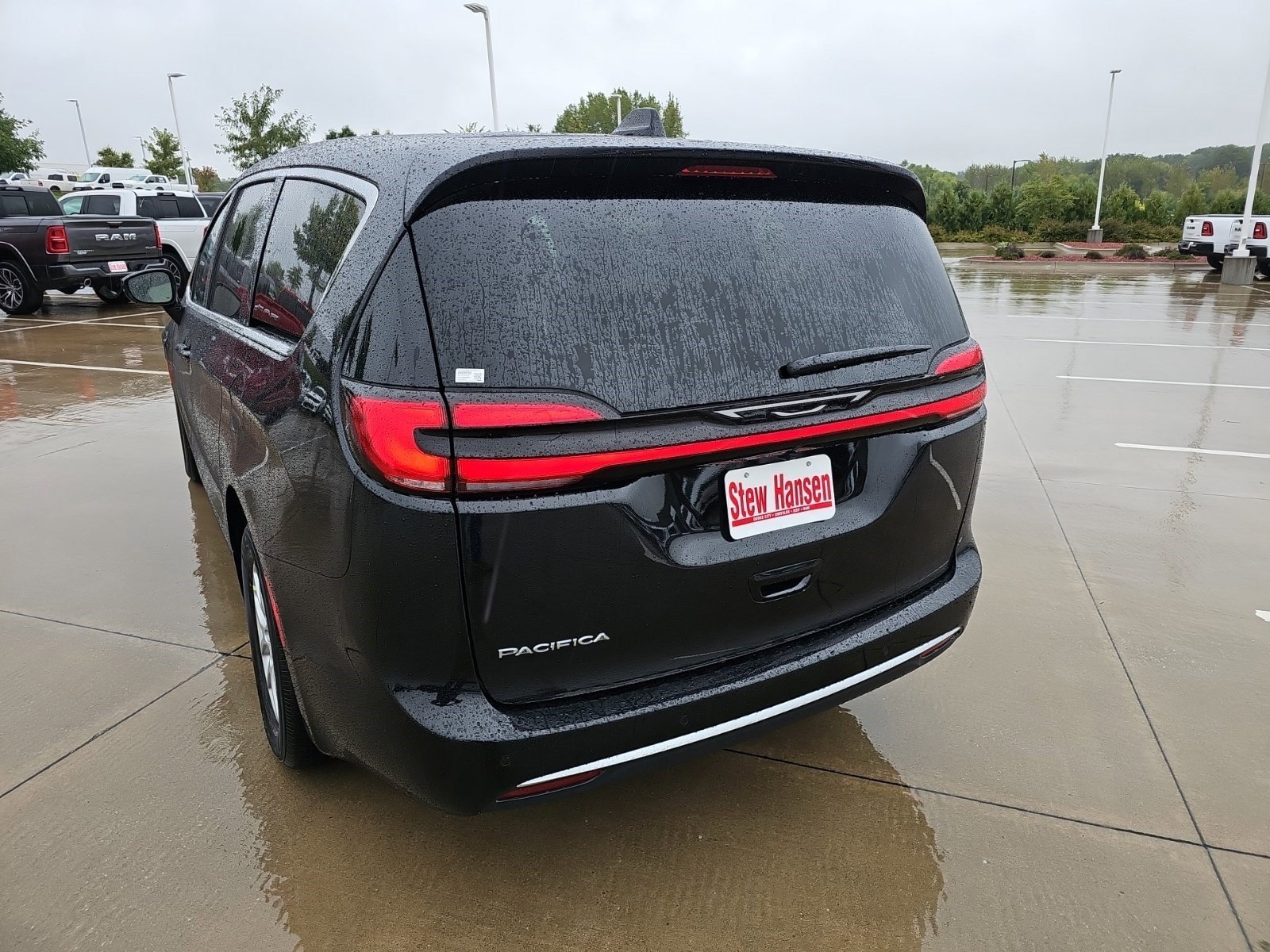New 2027 Diamond Black Crystal Pearlcoat Chrysler Select image 3
