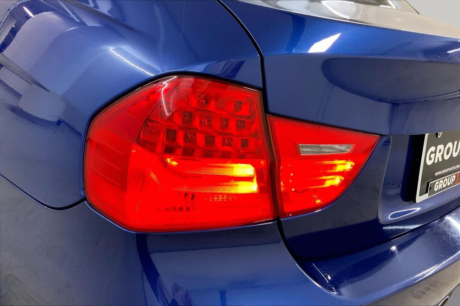 Used 2009 Interlagos Blue Metallic BMW  image 28