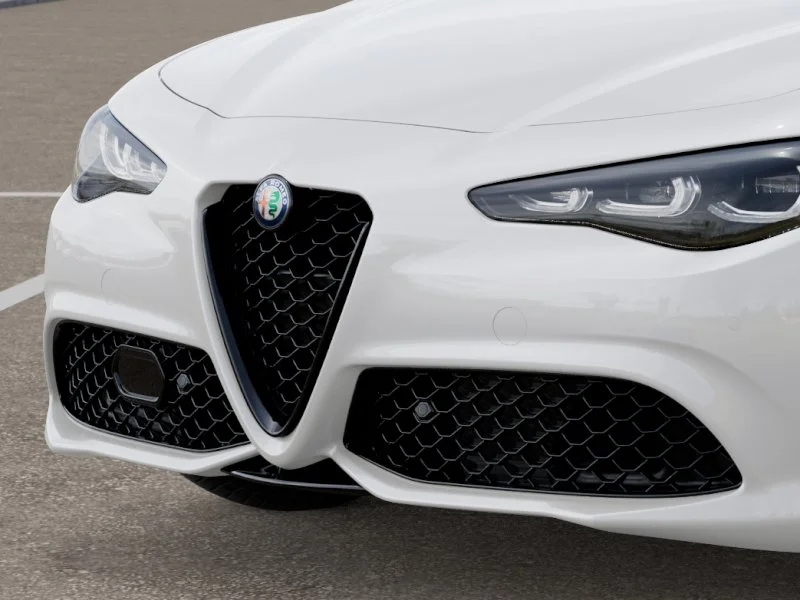 New 2025 Milano White Exterior Paint Alfa Romeo Base image 24