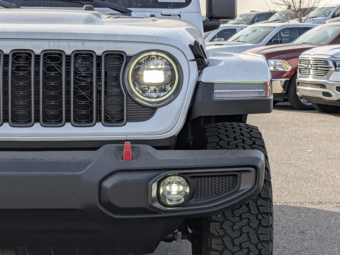 New 2026 White Jeep Rubicon - - 4x4 - Nappa Lthr - 3-Pc Hard Top - 8-Spd Auto - Safety Grp - Conv Grp & More! image 10