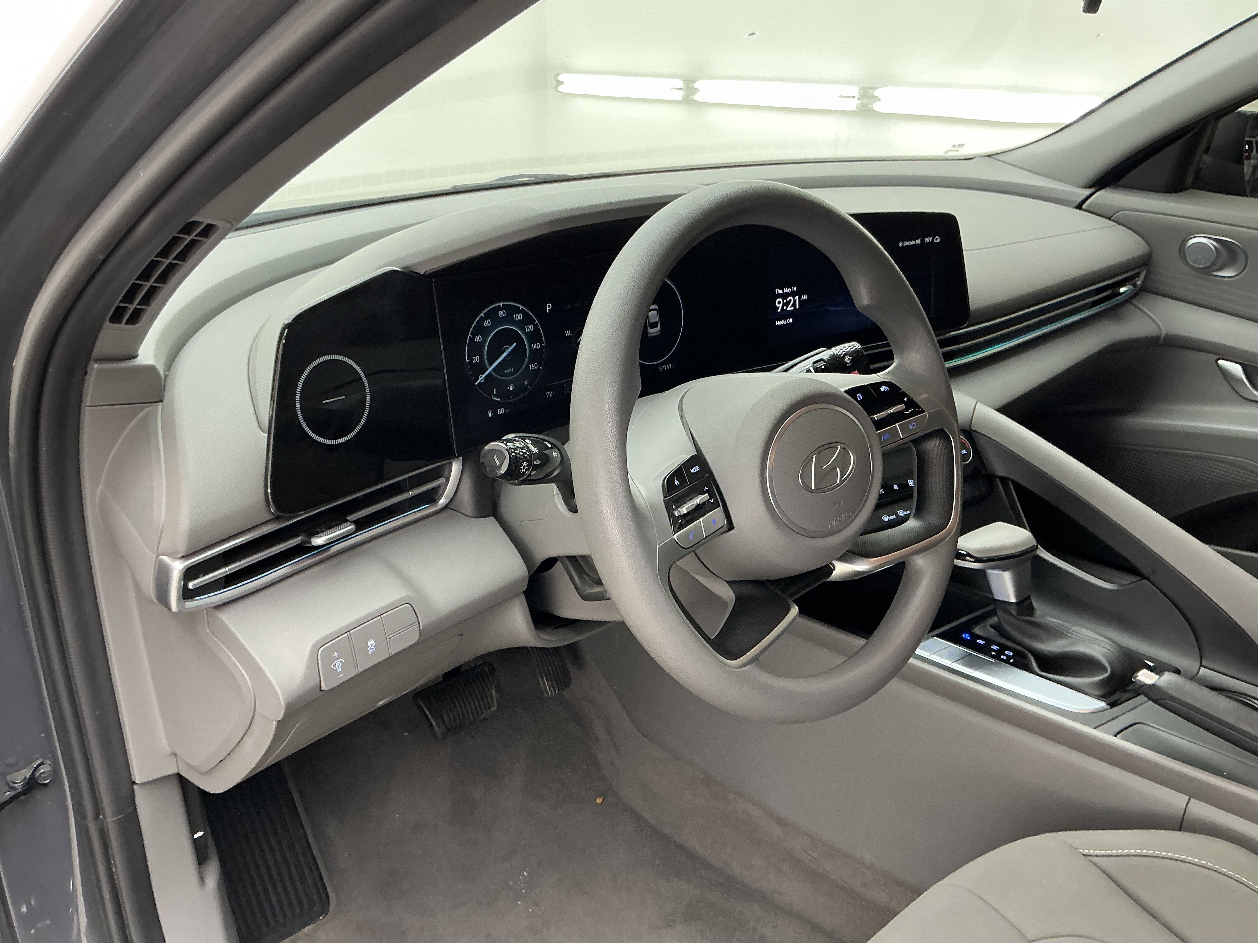 2024 Hyundai Elantra SEL - Photo 13