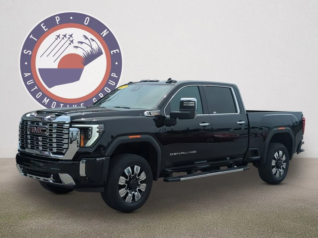 2025 GMC Sierra 4WD Crew Cab Standard Box Denali's photo