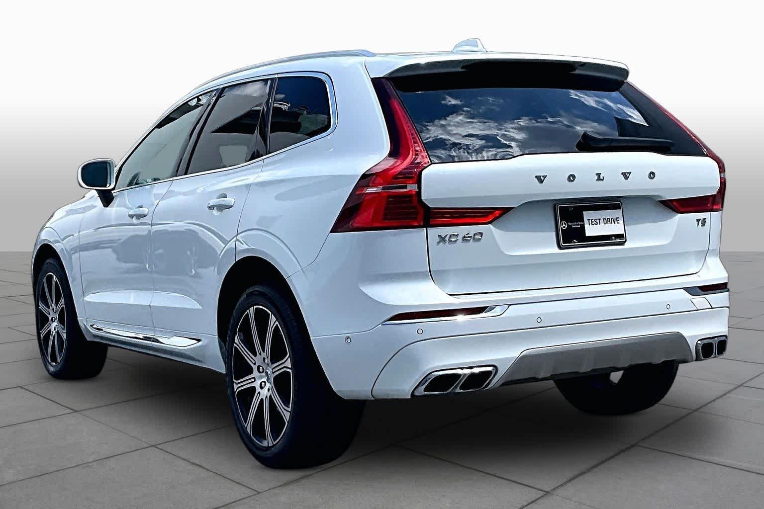 Used 2021 Crystal White Metallic Volvo Inscription image 12
