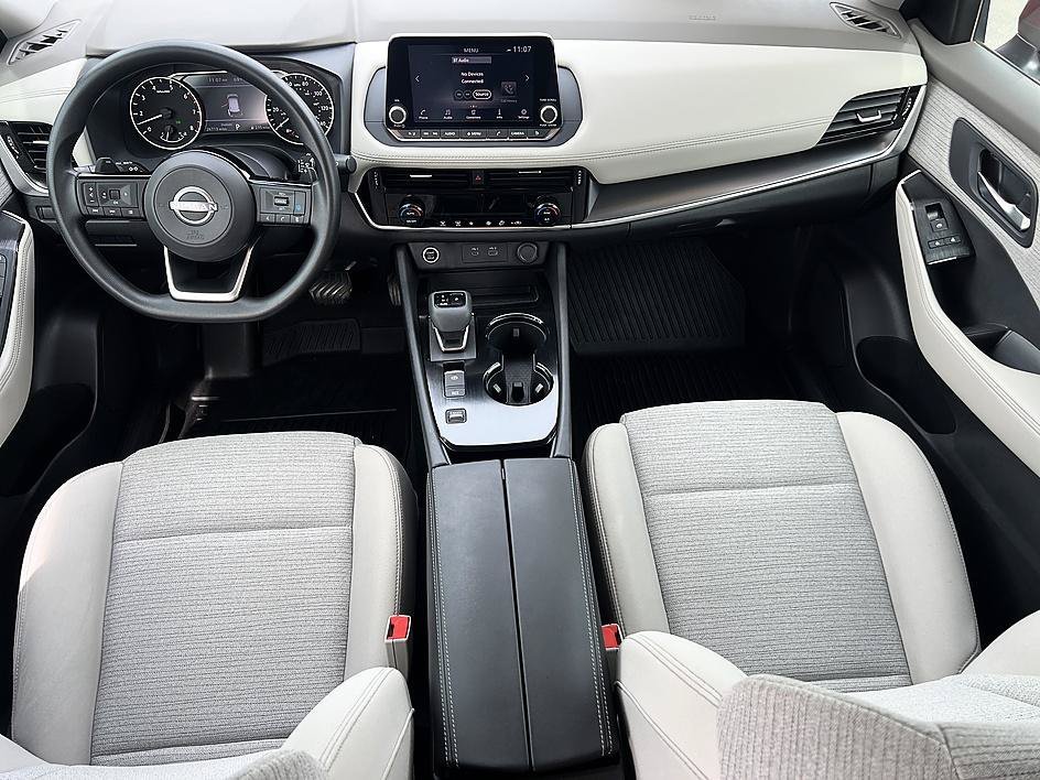 Used 2022 Scarlet Ember Tintcoat Nissan SV image 18