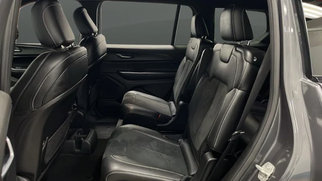 Used 2024 Gray Metallic Jeep Altitude image 23