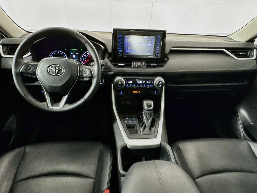 Used 2022 Black Toyota XLE Premium image 26