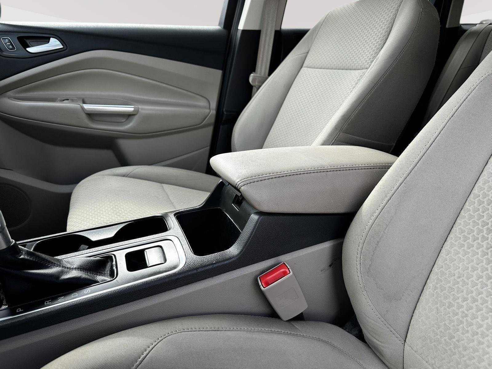 Used 2017 White Gold Ford SE image 18