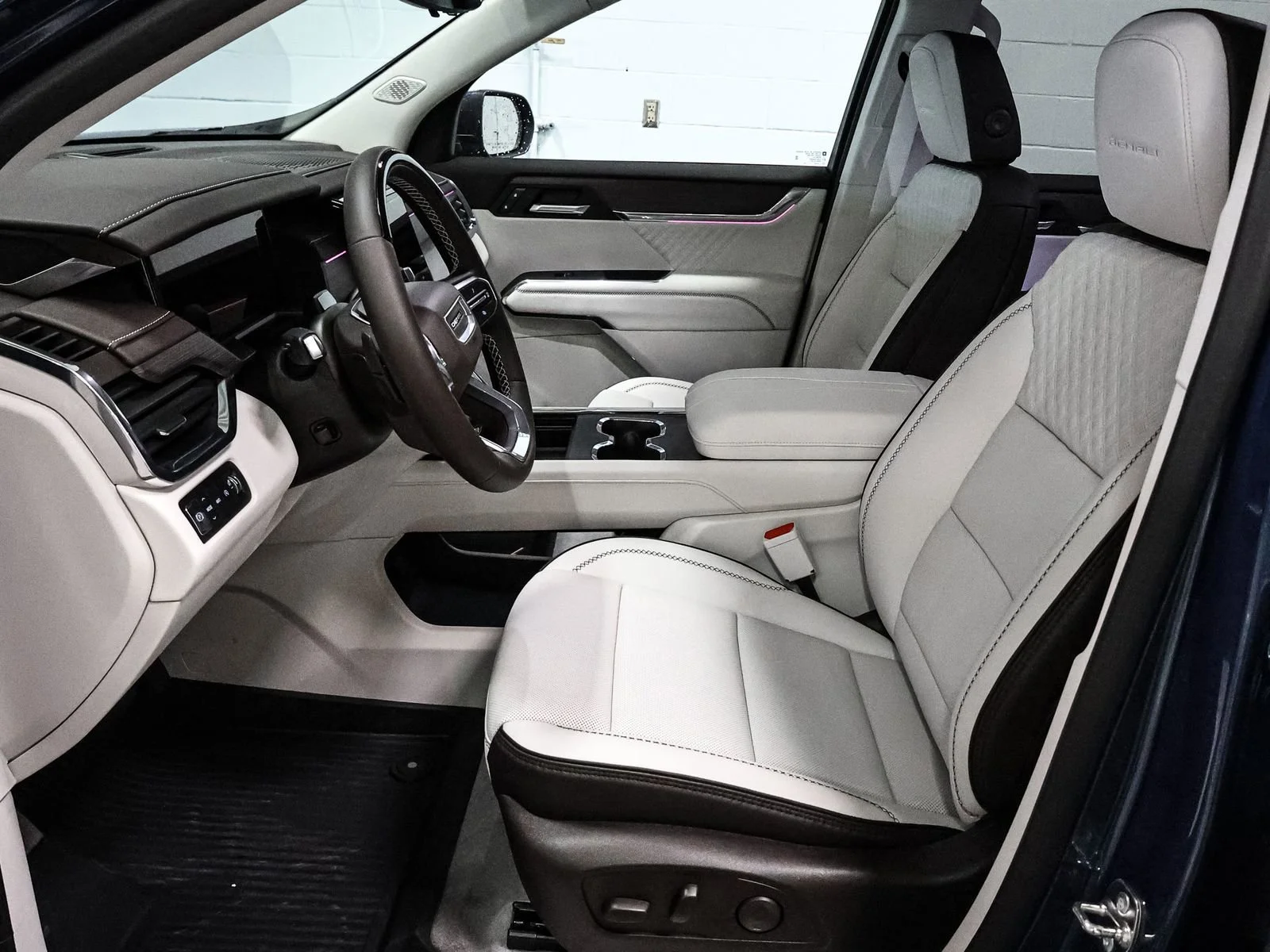 2026 GMC Acadia Denali - Photo 24