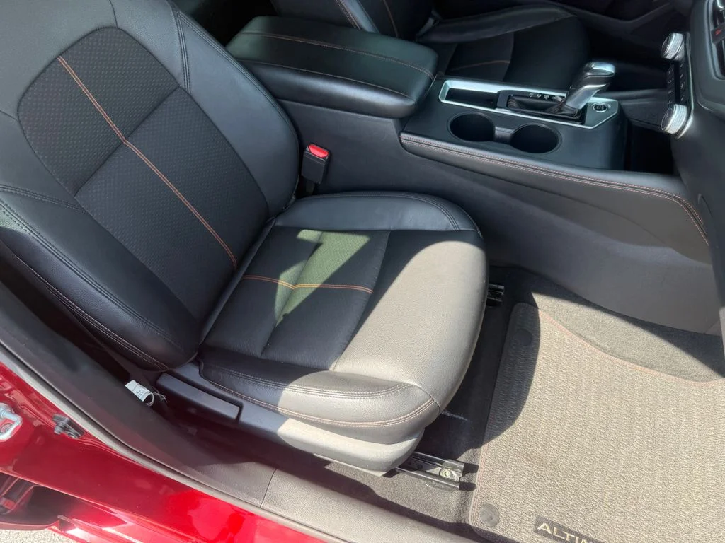 Used 2020 Red Nissan 2.5 SR image 56