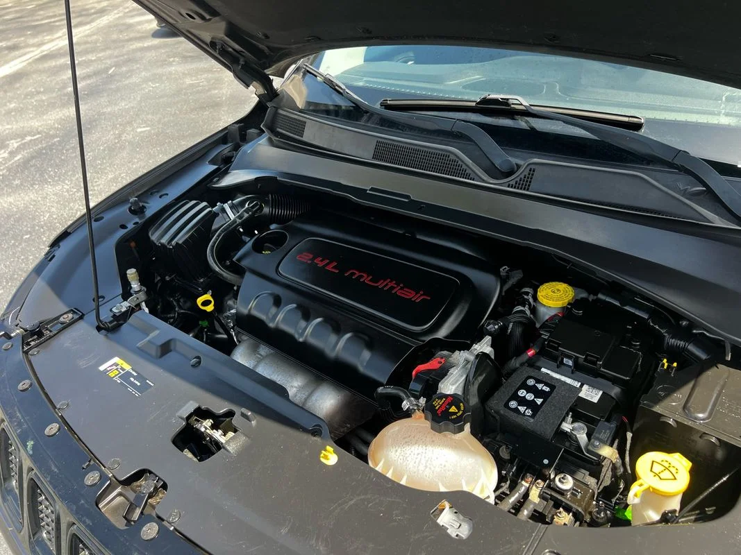 Used 2018  Jeep Altitude 4x4 image 31