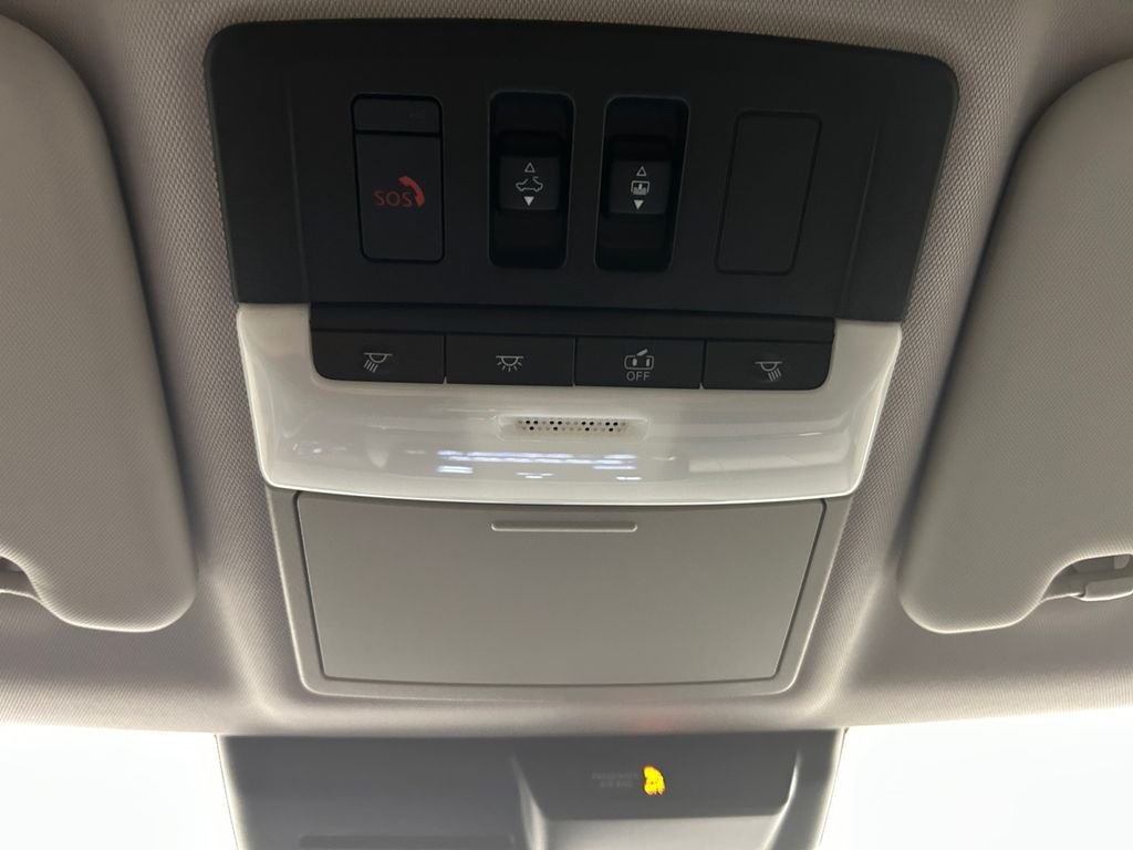 Used 2023 White Mitsubishi SEL image 29
