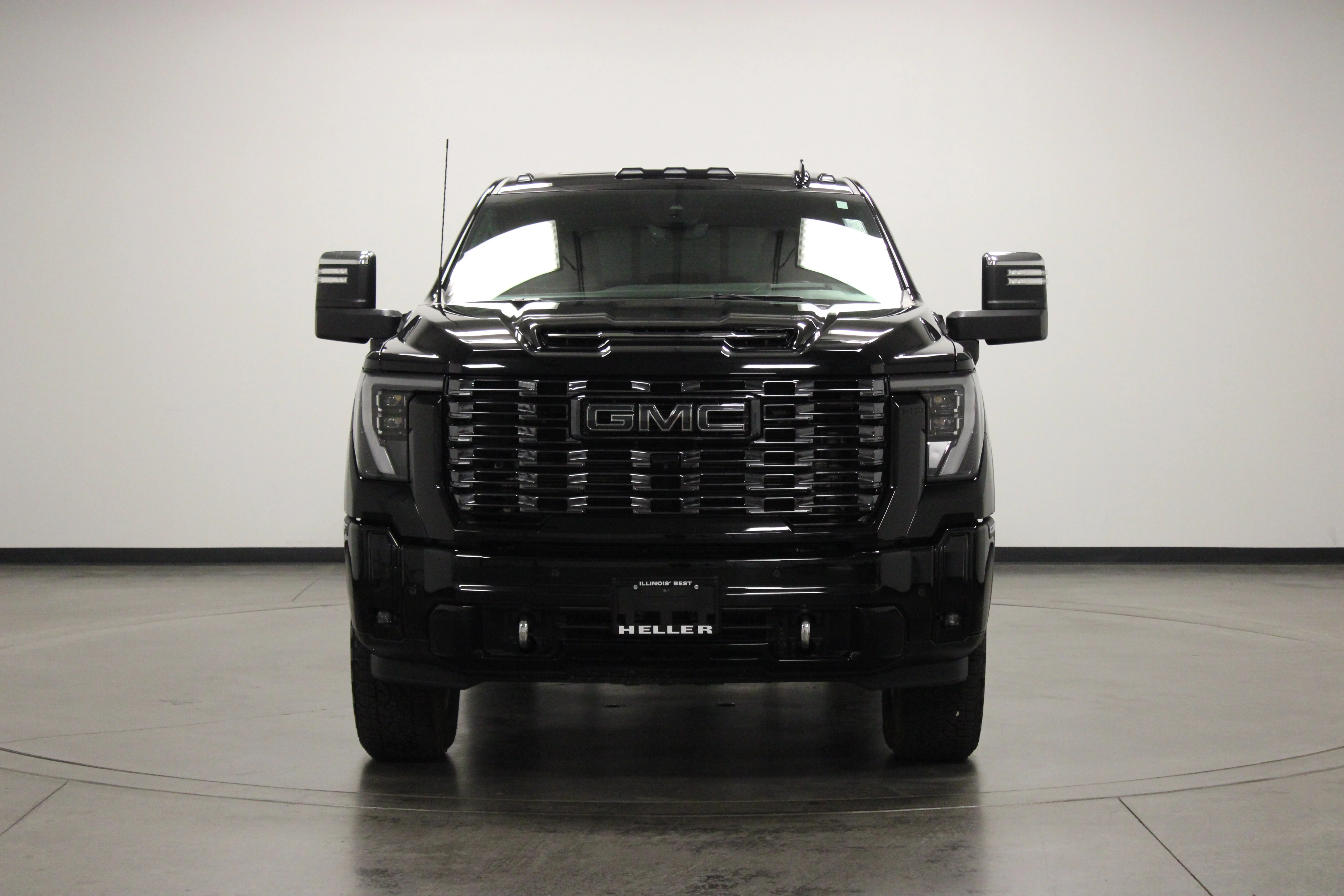Used 2025 Onyx Black GMC Denali Ultimate image 3