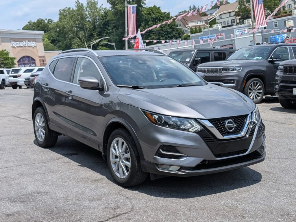 Used 2021 Gray Nissan SV image 4