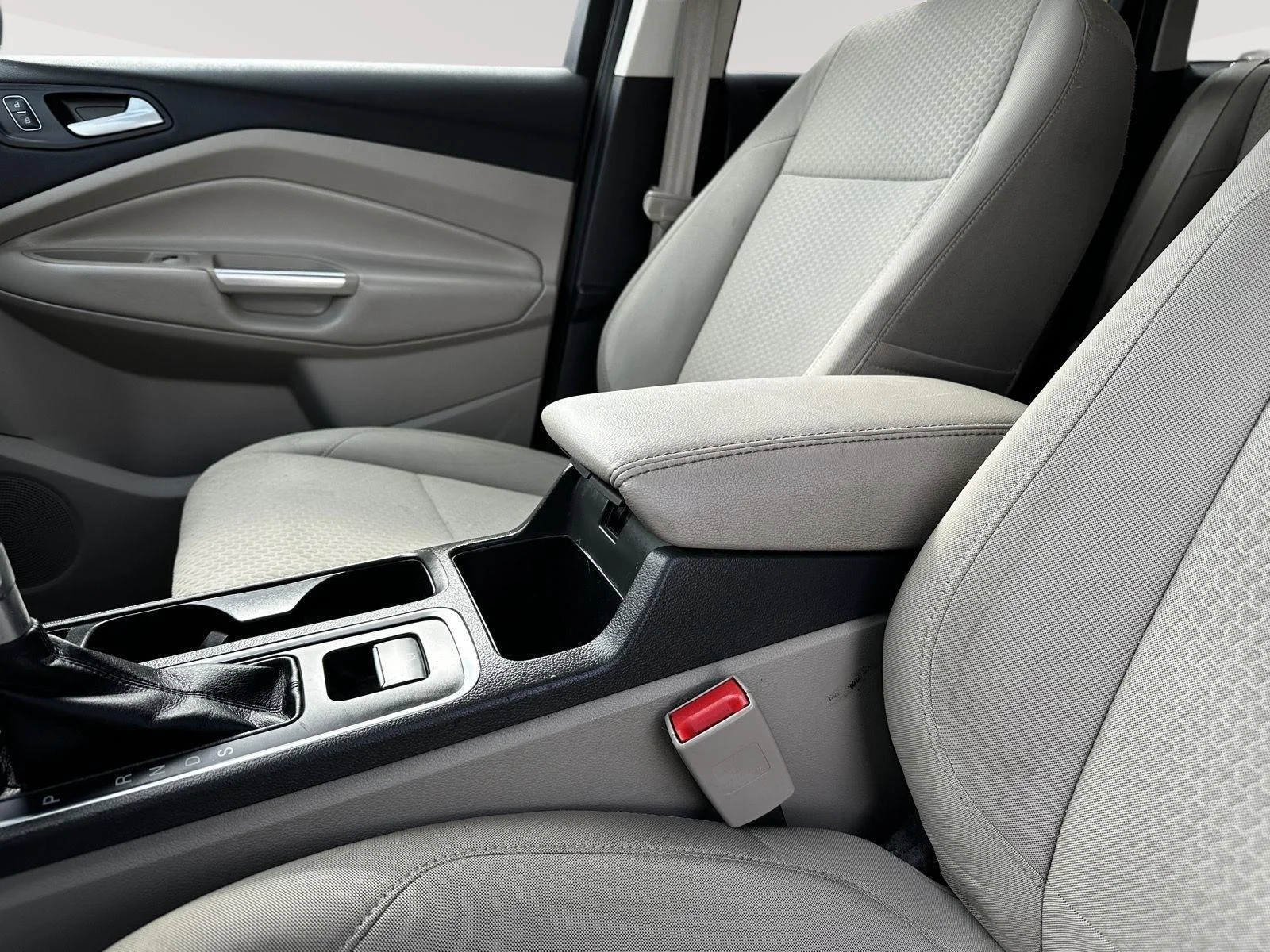 Used 2017 White Gold Ford SE image 18