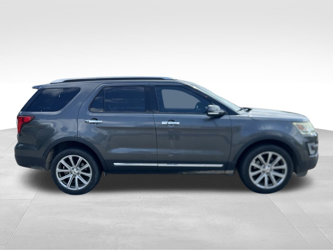 Used 2017 Gray Ford Limited image 4