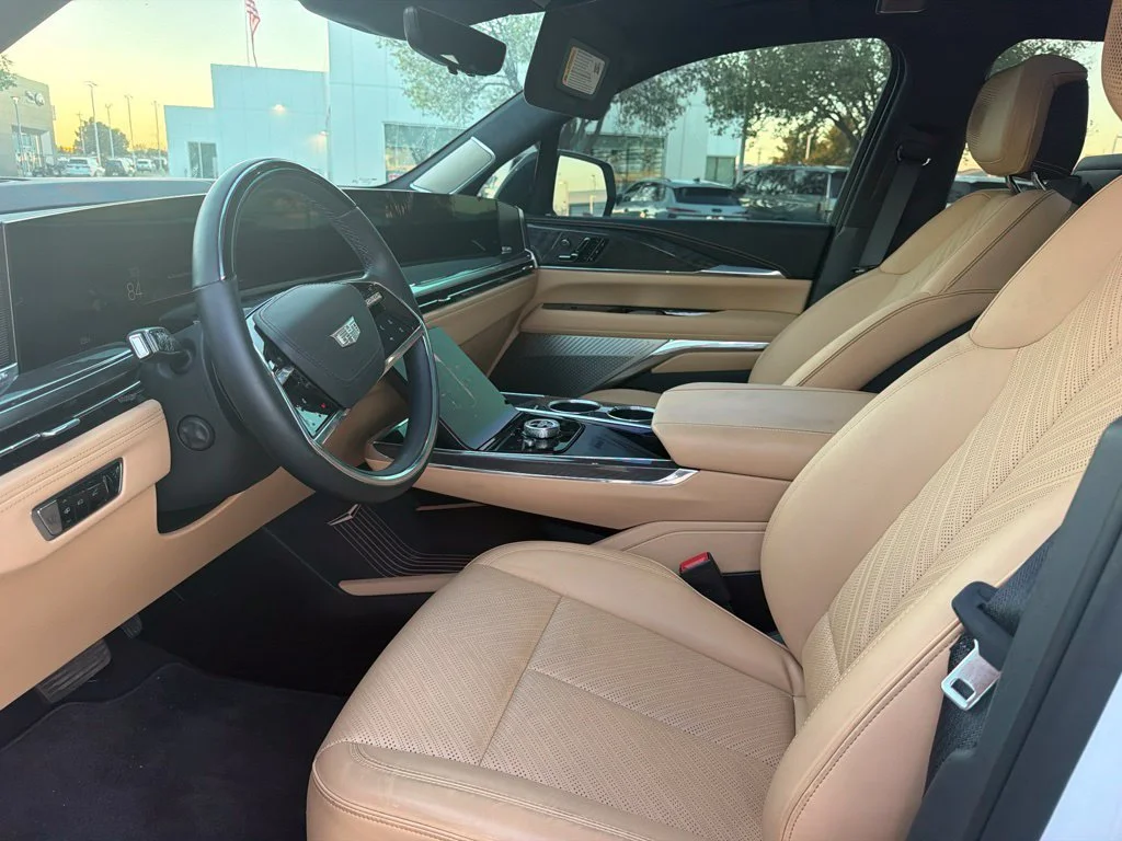 Used 2025 White Cadillac Sport 2 image 6