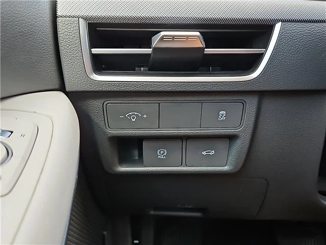 Used 2025 Abyss Black Hyundai SEL Front-Wheel Drive image 18