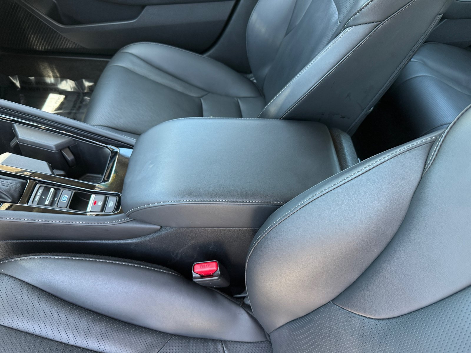Used 2025 Platinum White Pearl Honda Touring image 14