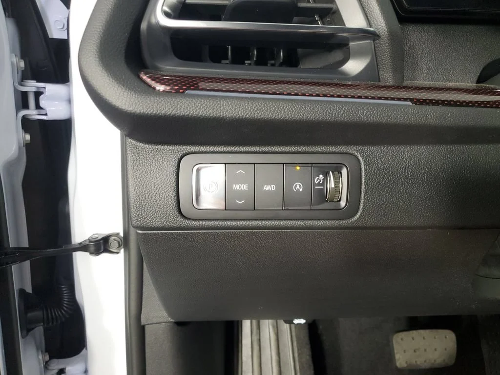 New 2026 Polar White Tricoat Chevrolet Z71 image 27