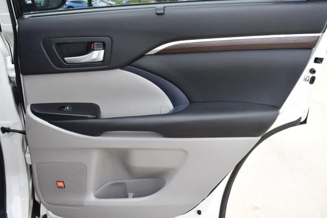 Used 2015 White Toyota Limited image 20