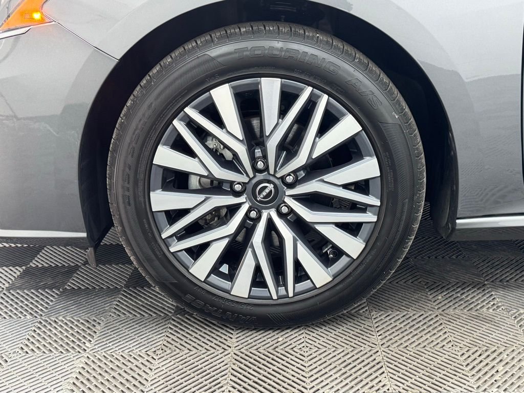 Used 2025 Gun Metallic Nissan 2.5 SV image 11