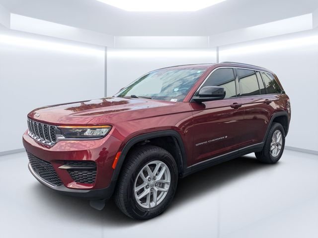 Used 2023 Red Jeep Laredo image 7