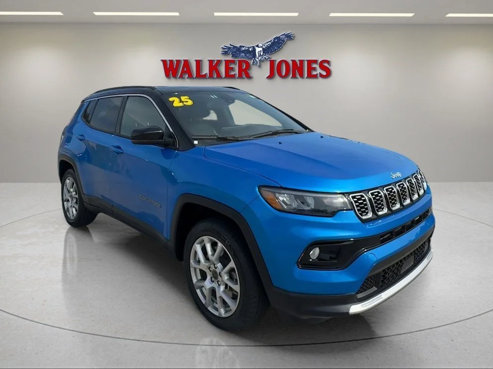 Used 2025 Hydro Blue Pearlcoat Jeep Limited image 1
