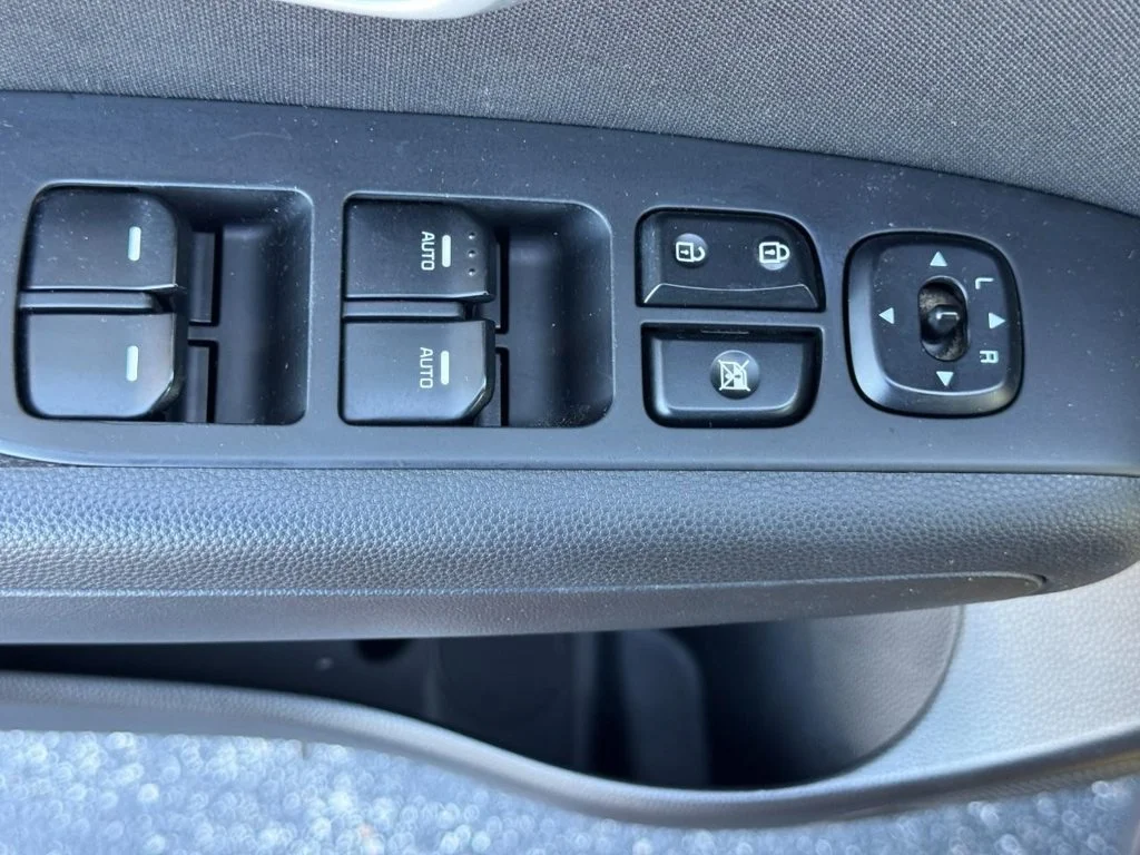 Used 2014 Yellow Kia Plus image 18