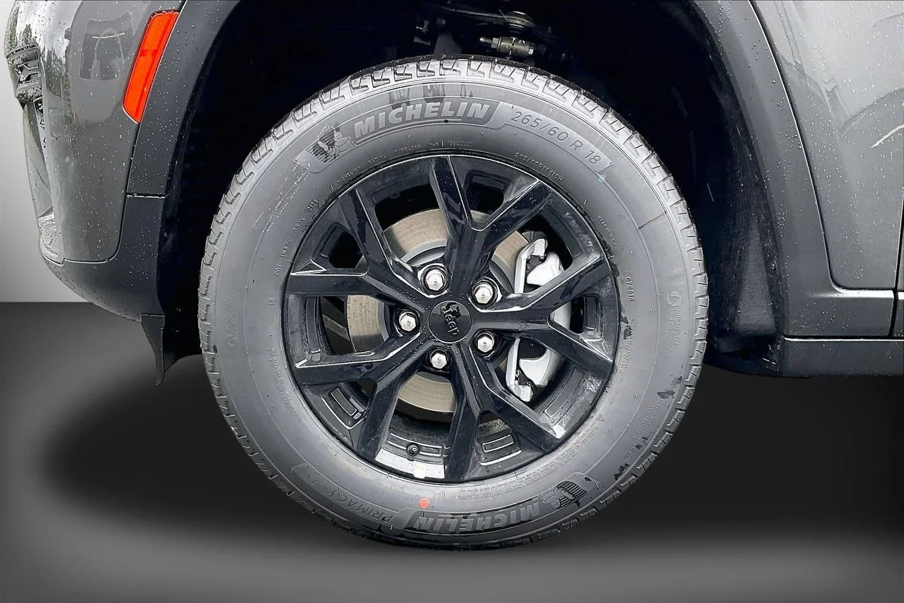 New 2026 Baltic Gray Metallic Clearcoat Jeep Altitude image 30
