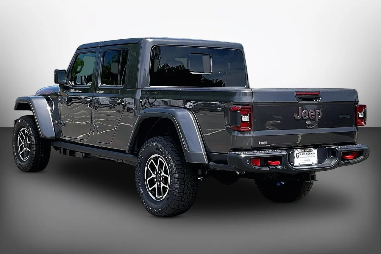 New 2026 Granite Crystal Metallic Clearcoat Jeep Rubicon X image 6