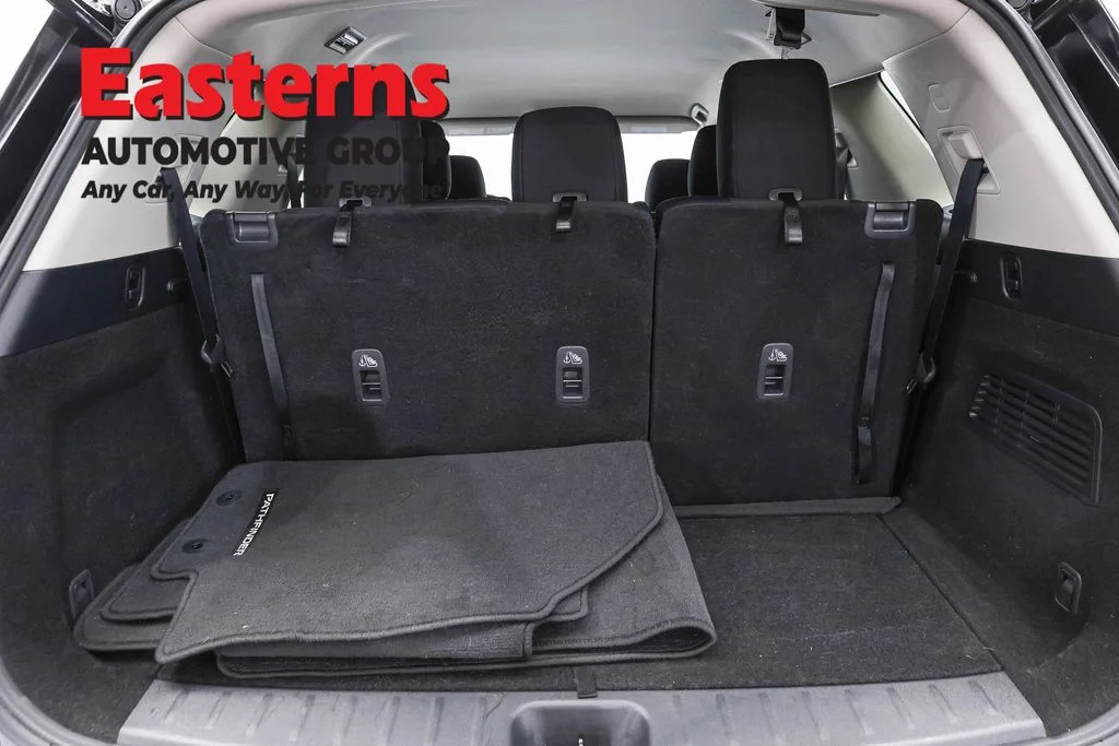 Used 2024 Gray Nissan SV image 9