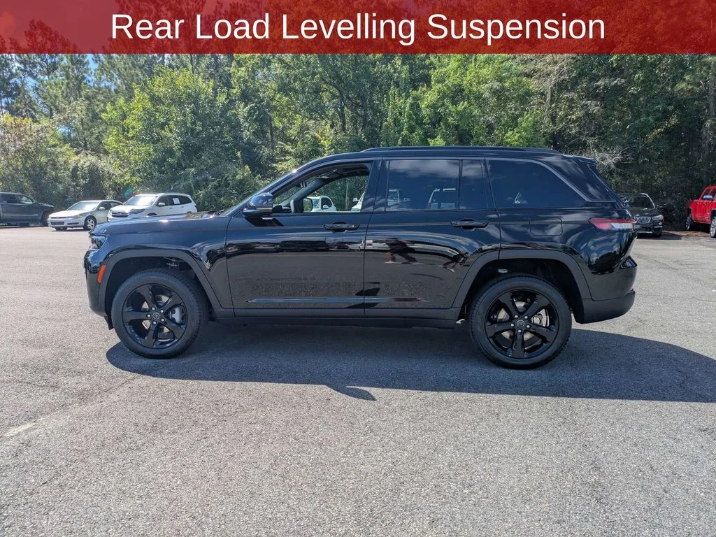 New 2027 High-Gloss Black Paint Jeep Limited image 9