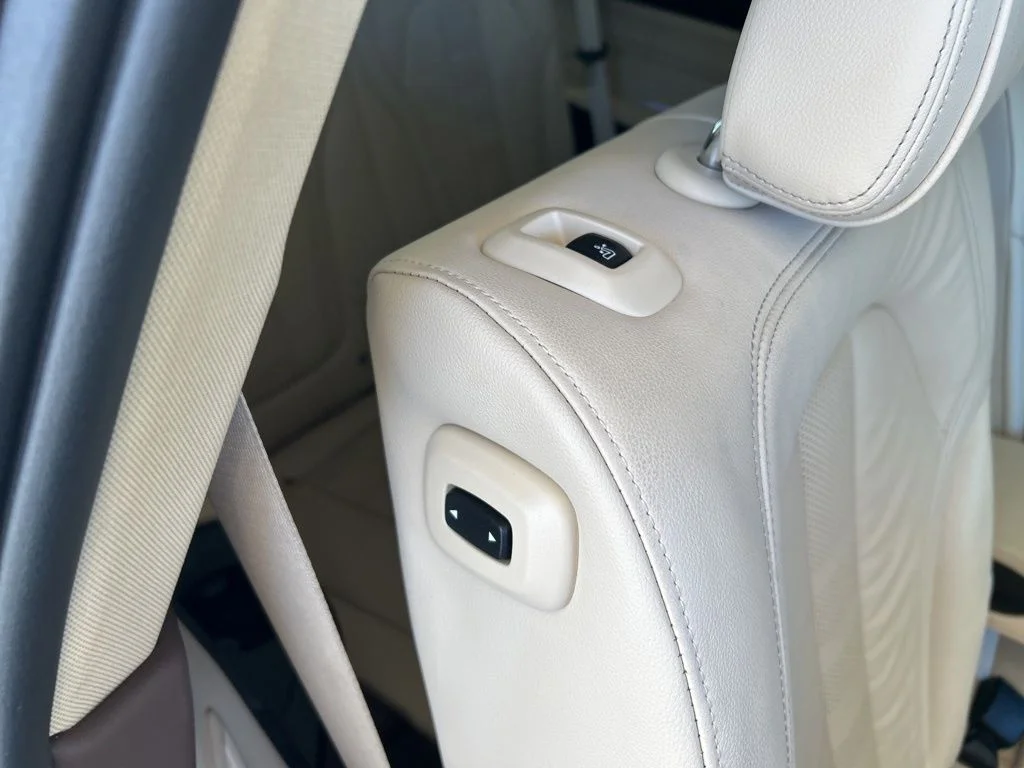 Used 2019 Black BMW xDrive40i image 36