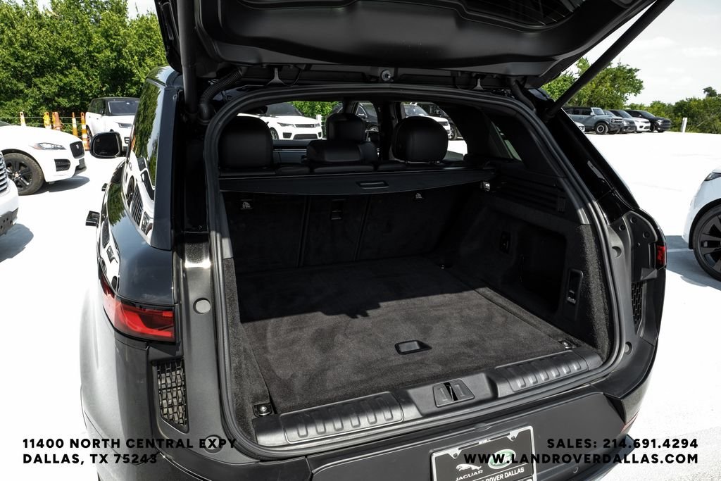 Used 2025 Santorini Black Metallic Land Rover SE image 51